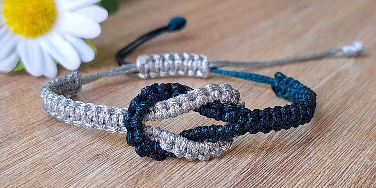 Why Is an Esclava Bracelet the Perfect Piece of Jewelry for Every Occasion?